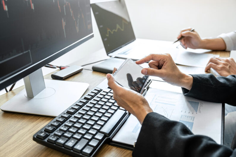 Short-Term Volatility Strategies for Forex Traders in India